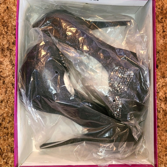 High heels - Picture 1 of 5